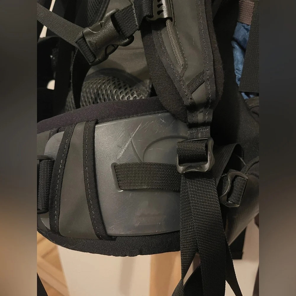 Gregory Deva 60 WXS Hiking Backpack Blue and Black